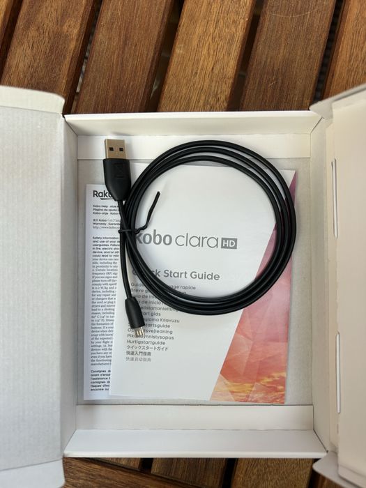 Kobo Clara HD com caixa e cabo