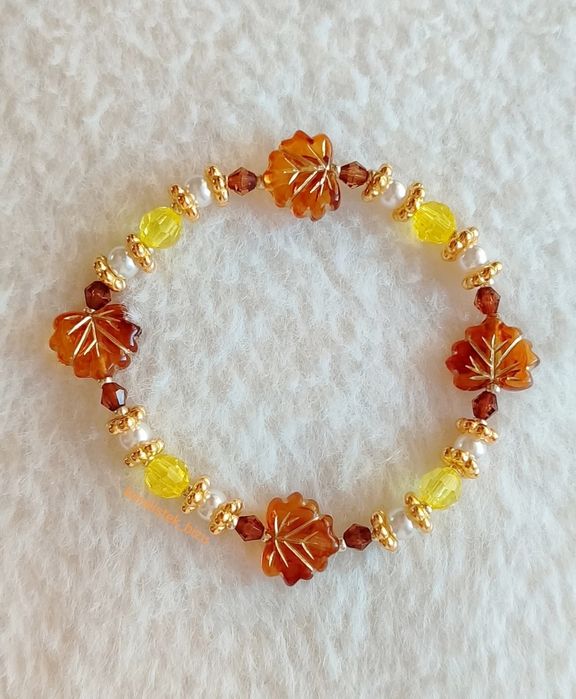 Bransoletka w jesienne listki