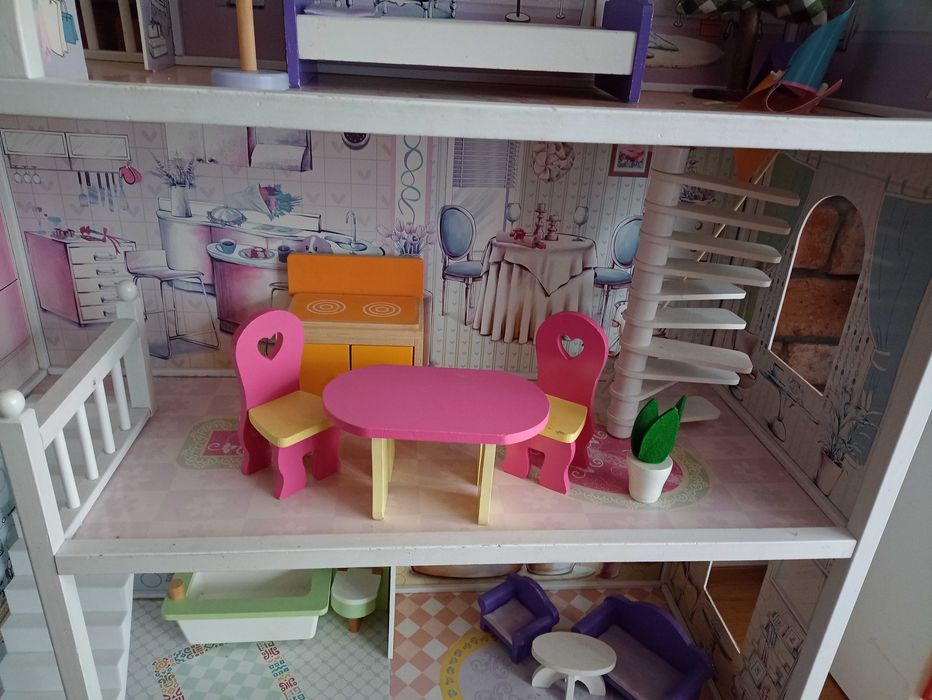 Duży domek dla lalek