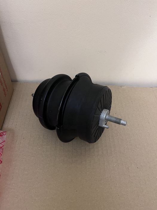Подушка опора двигуна Infiniti 11220-1BA0A fx37 qx70