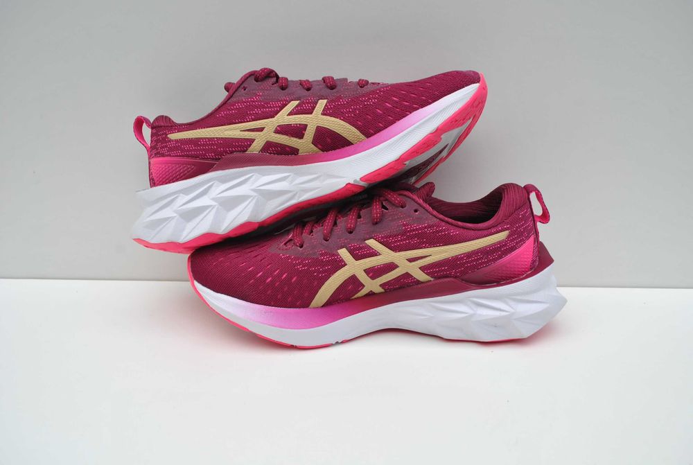 Buty do biegania Asics Novablast 2