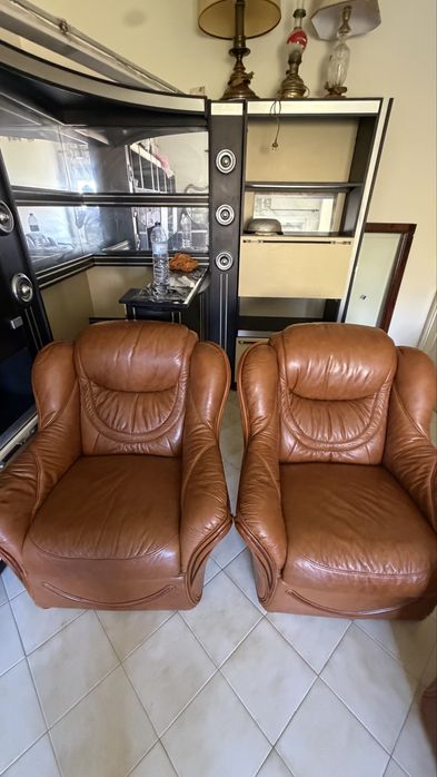 * 1 sofá de 3 lugares * 2 poltronas * 2 pufes