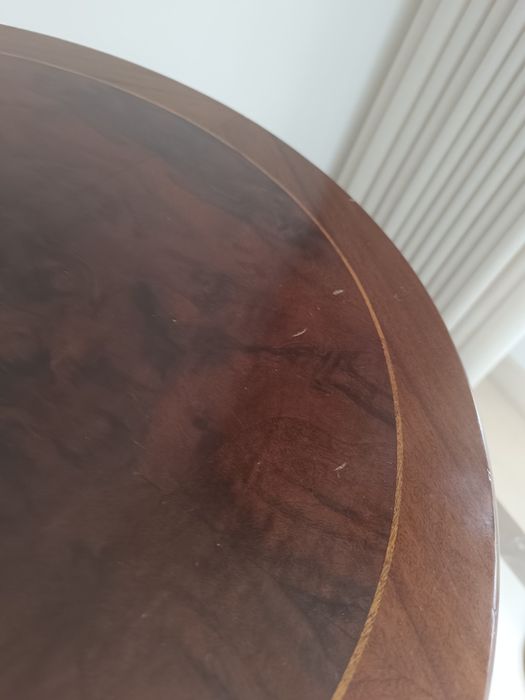 Mesa de apoio clássica em madeira