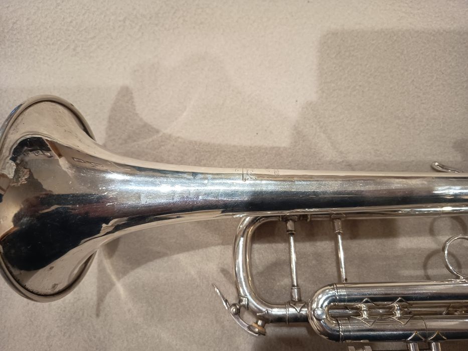 Trompete Bach Stradivarius modelo 37