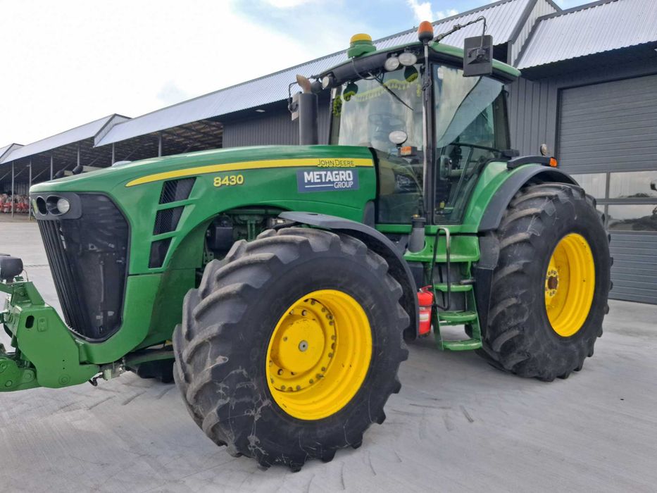 John Deere 8430