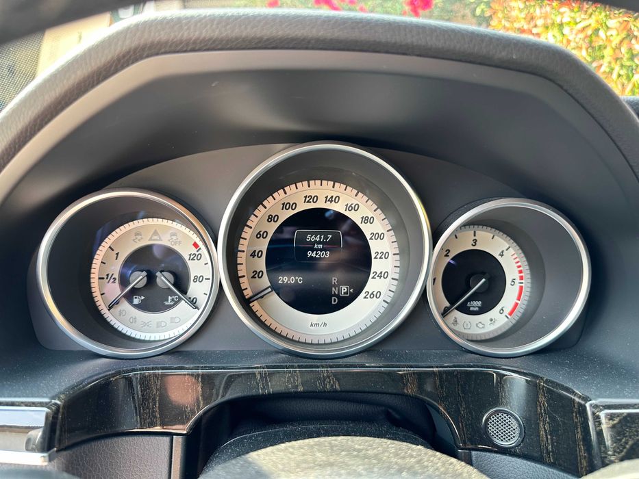 Mercedes-Bens Classe E 220 AMG como Nova