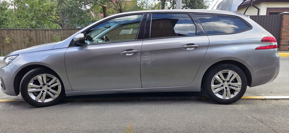 Peugeot 308sw 2018 року