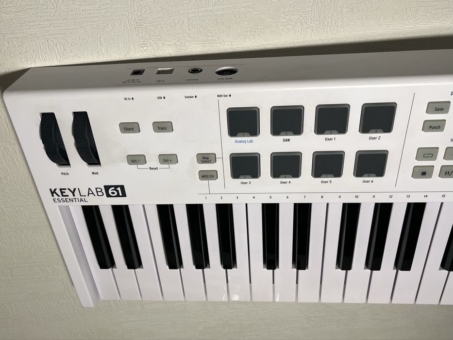 MIDI-клавіатура Arturia KeyLab Essential 61