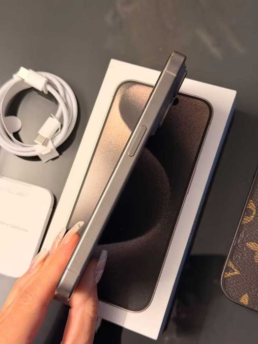 Telefon Apple iPhone 15 Pro 512GB Śliczny Stan