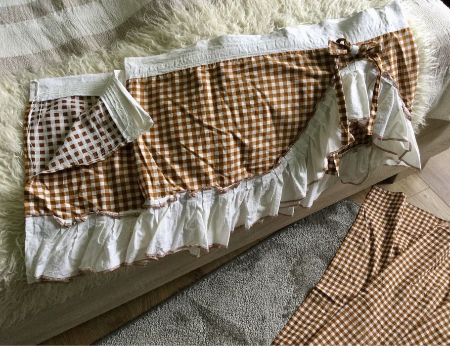 Aranżacja kuchenna - zasłonka i lambrekin, klasyczna kratka