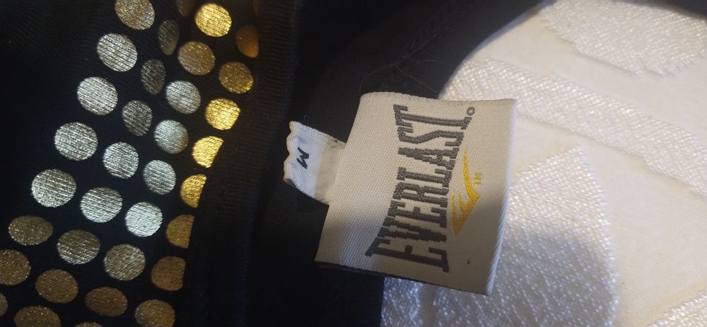 Top dourado e prateado da Everlast