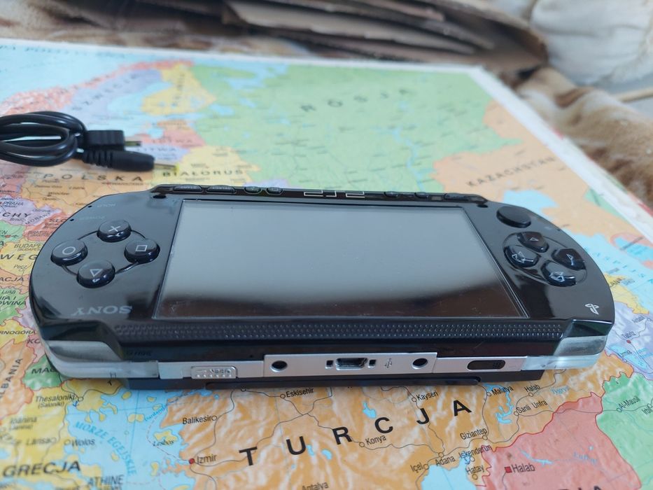 Konsola psp 1003 (1004) przerobiona 32gb 100 gier