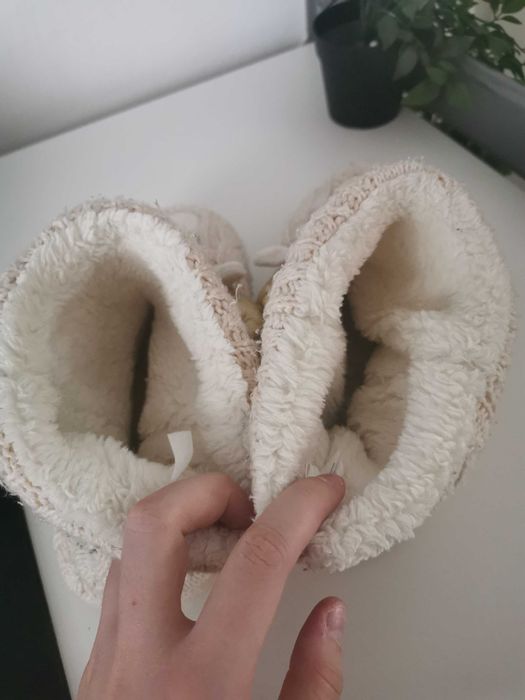 Pantufas fofas cremes