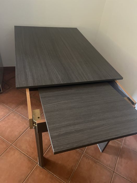 Mesa de jantar extensivel com 4 cadeiras