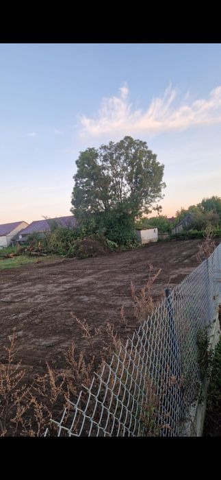 Czyszczenie działek, nawożenie ziemi ,siew trawy