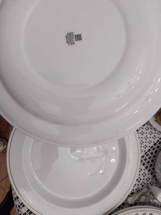 Selling Vintage Tableware437356755136686081