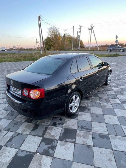 Volkswagen Jetta 1.6 mpi газ-бензин