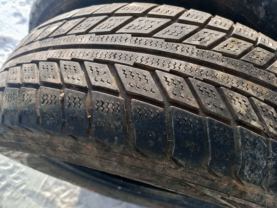 Продам дві шини стан відмінний Залишок протектора 90%