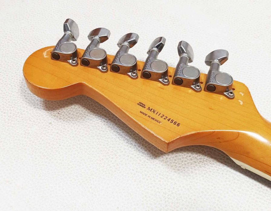 Fender Kurt Cobain Road Worn Jaguar