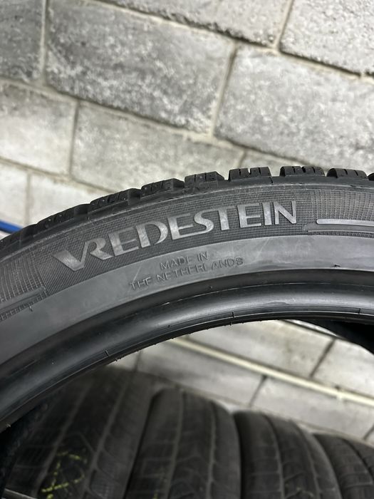 Зимова шина 255/40 R21 (102V) VREDESTEIN