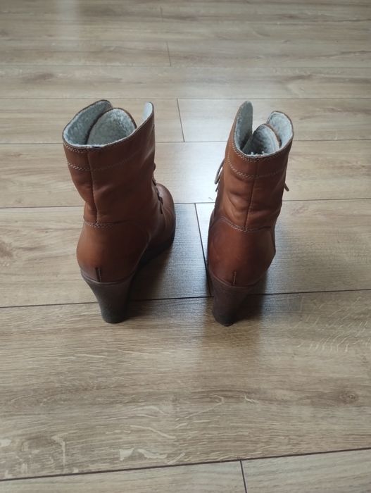 Buty damskie na koturnie