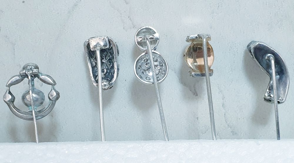 Maravilhosos antigos alfinetes de lapela - preços individuais