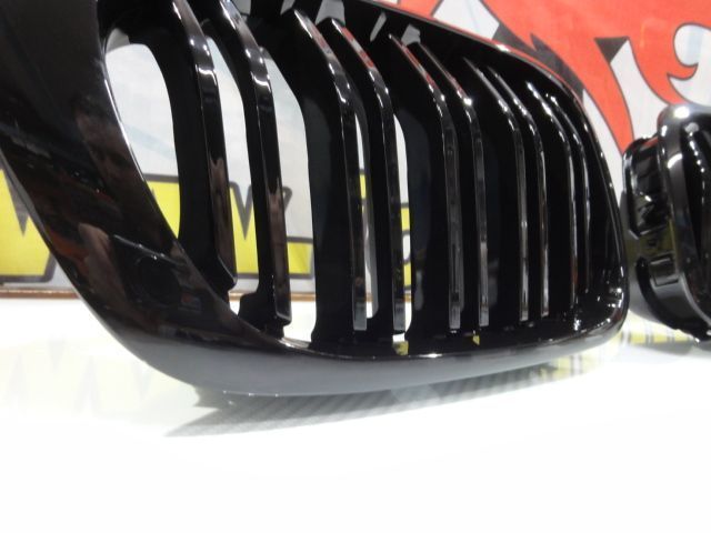 Grelha frontal em preto piano brilhante para BMW E46 COUPE / CABRIO 99-03 M4 look / dupla lamina