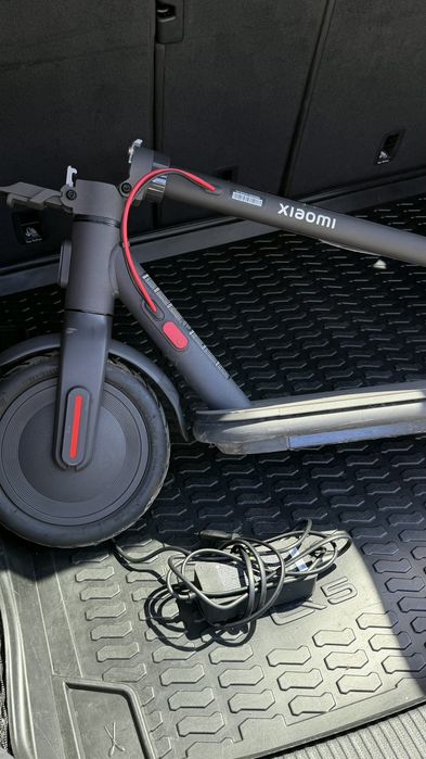 Электросамокат Xiaomi Mi Electric Scooter 4