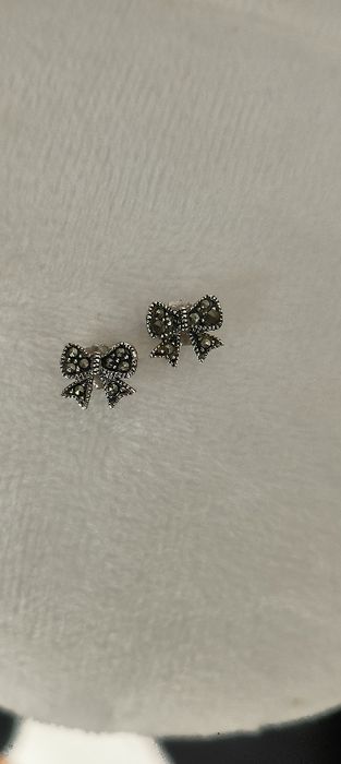 Brincos laço em prata antigos