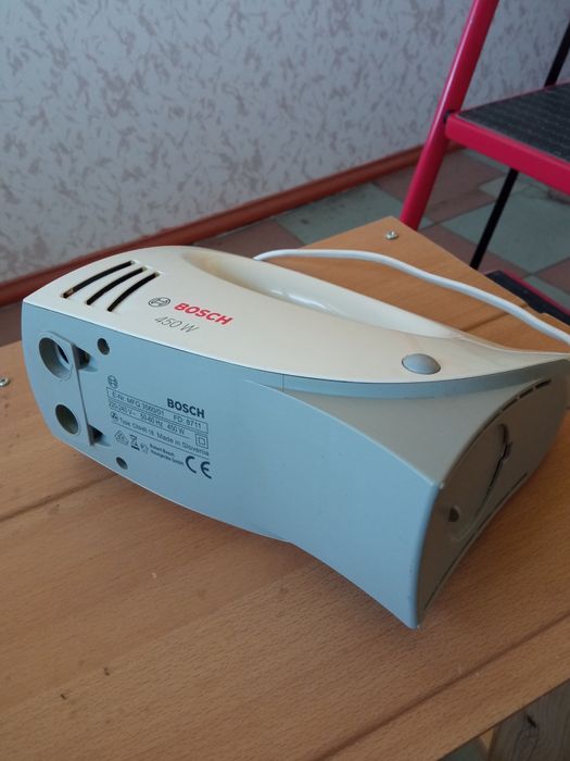 Электромиксер с чашей BOSCH