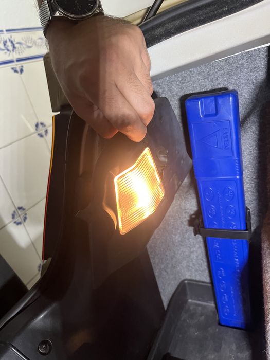 Vendo Farolim traseiro Esq. BMW E46 CI ORIGINAL