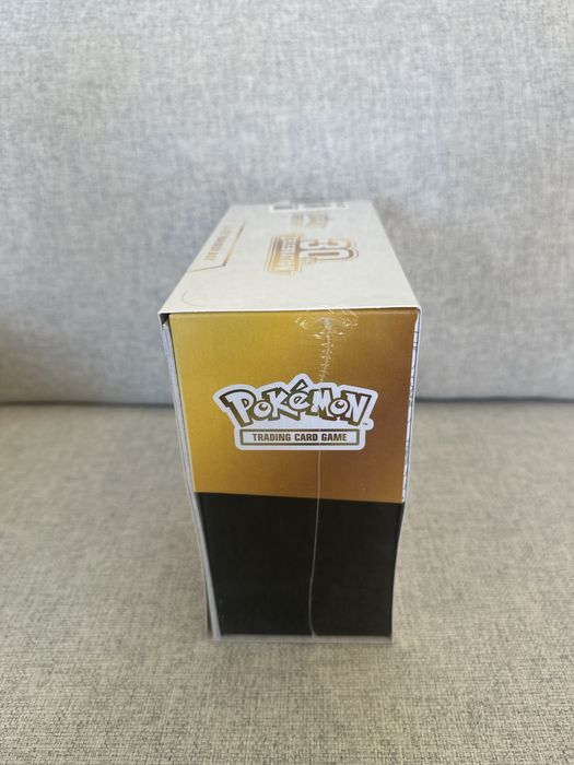 Pokémon 30th celebration elite trainer box inglês