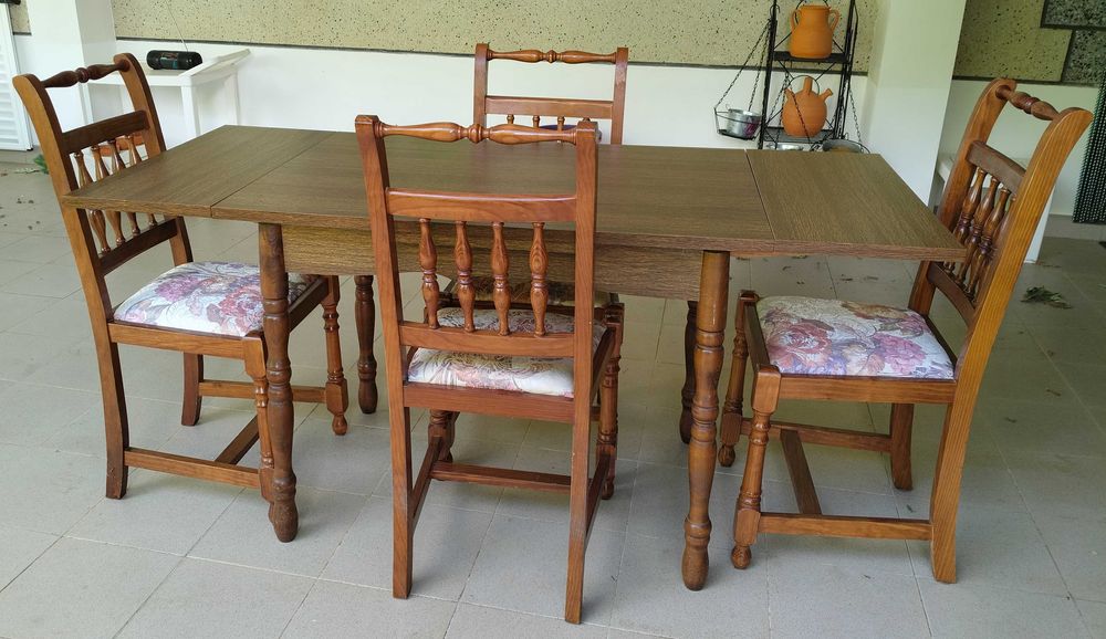 Mesa de jantar en medeira