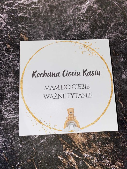Zdrapka w drewnianym pudełku "Czy zostaniesz moją mamą chrzestną"