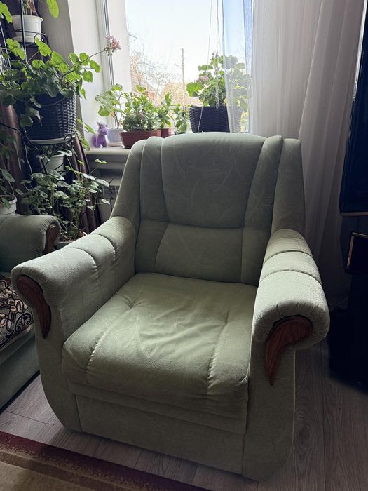 Продам кресло в гостиную
