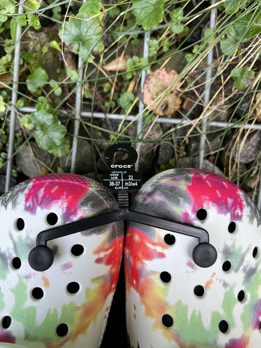 Crocs нові оригінальні крокси tie dye з хутром тапочки утепленні lined