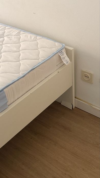 Cama branca + colchão