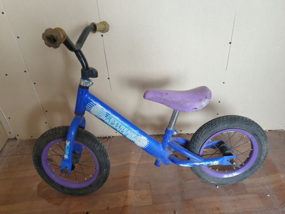 Продам беговел бу