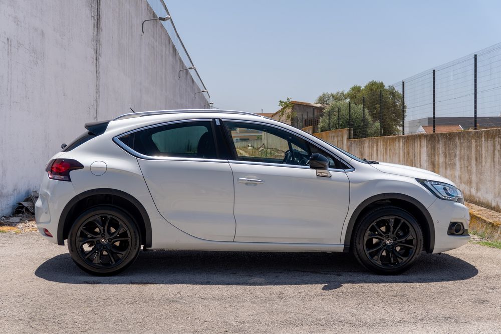 DS 4 Crossback 1.6 BlueHDi So Chic (desde 145€/mês financiamento)