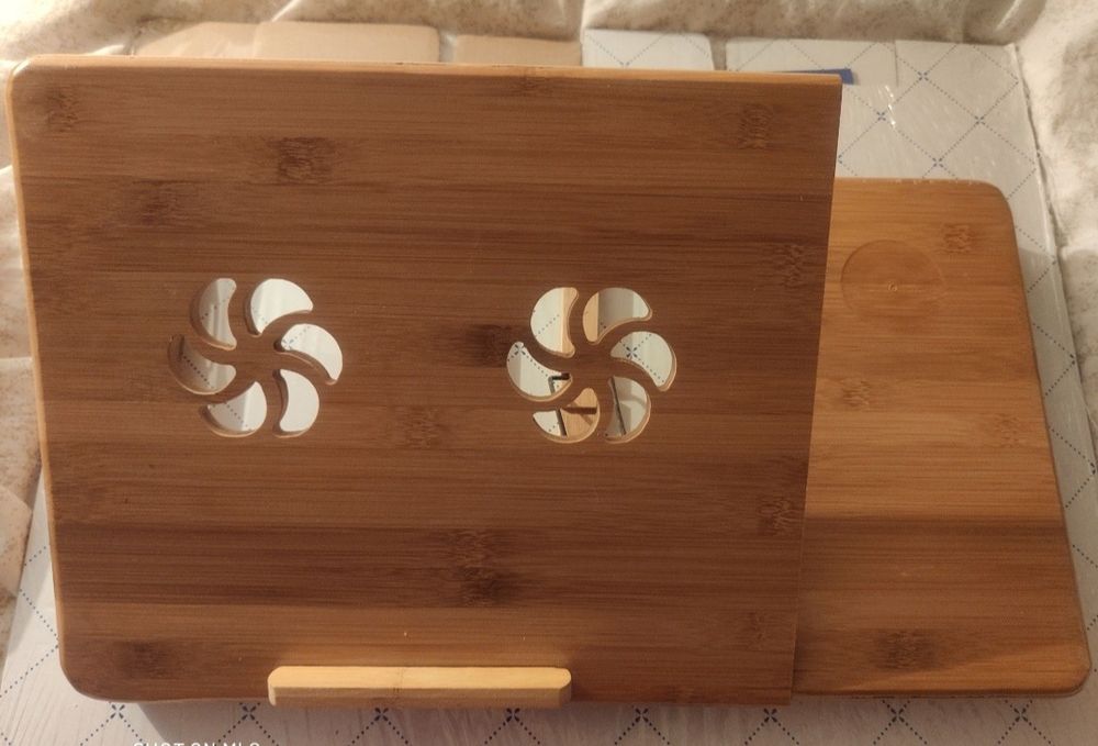 Bambusowy stolik pod laptopa