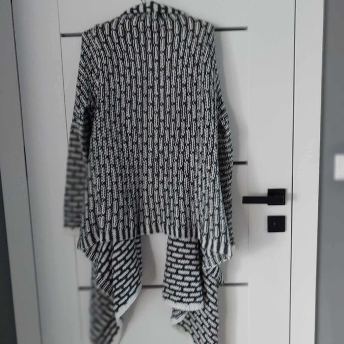 Biało-czarny sweter, narzutka Medicine M
