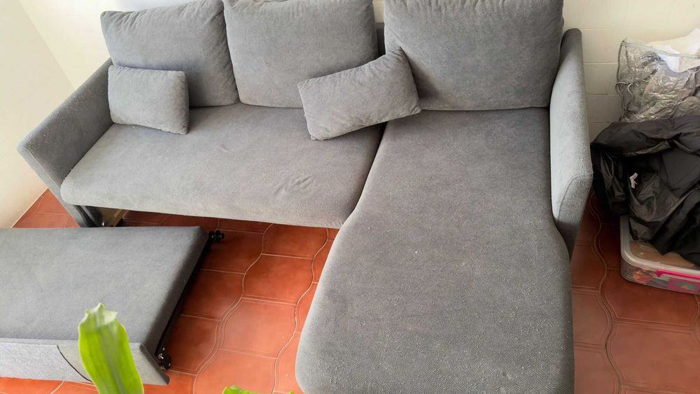 Sofá semi novo com cama