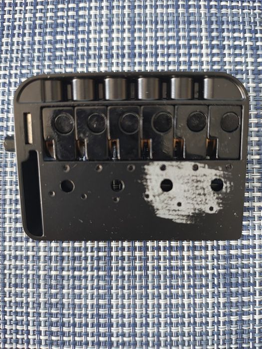 Гітарний бридж для безголової гітари