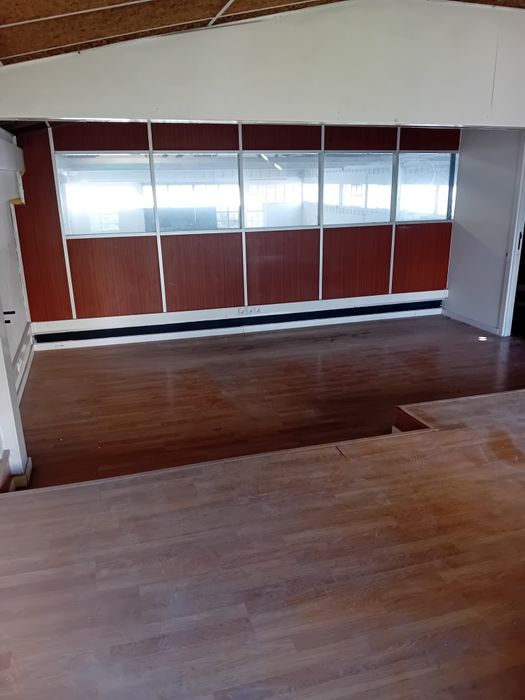 Arrenda Armazém em loures