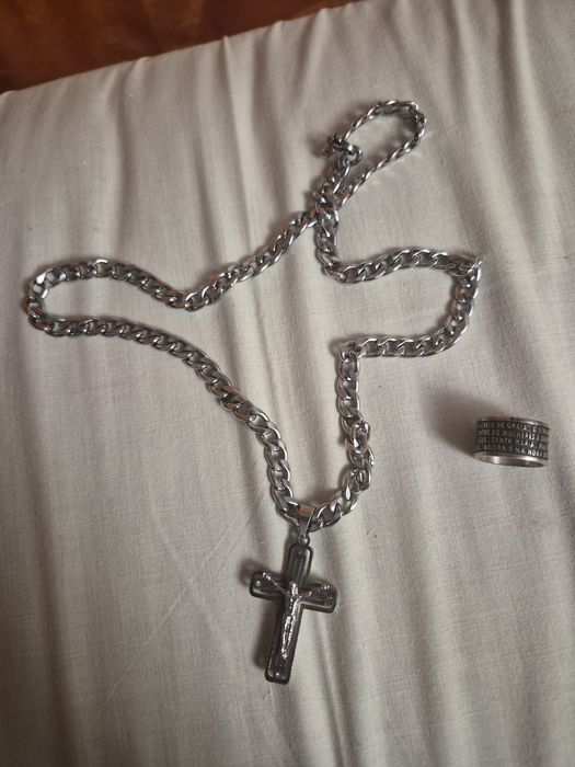 Anel de nossa senhora prata, fio de inox com cruz.