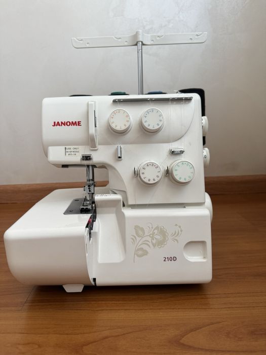 Оверлок Janome 210D