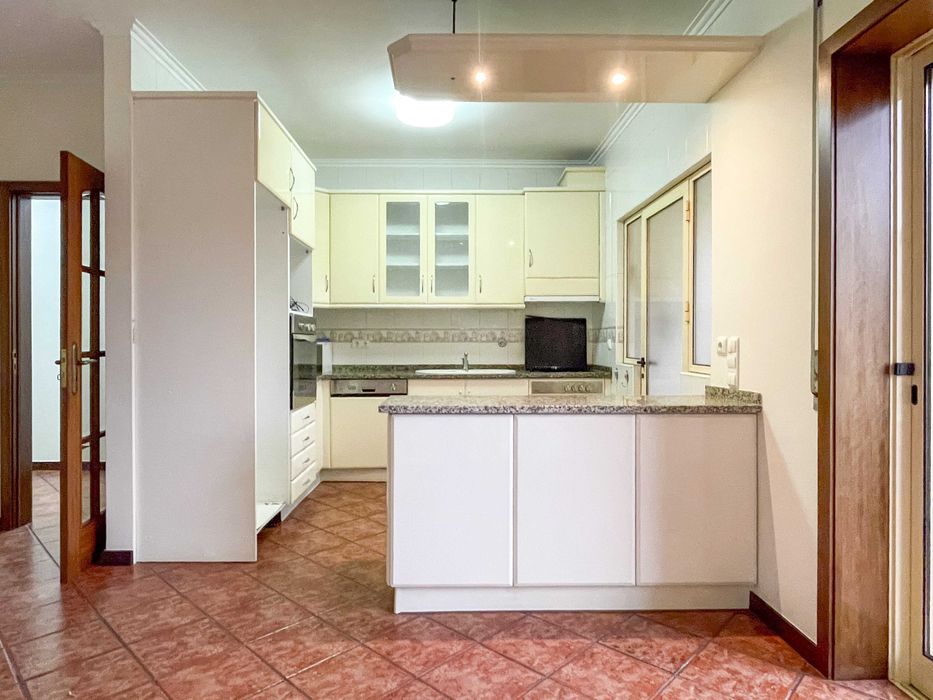 Aluga-se Apartamento T2 na Rua Sacadura Cabral, 55 - Ovar - Furadouro