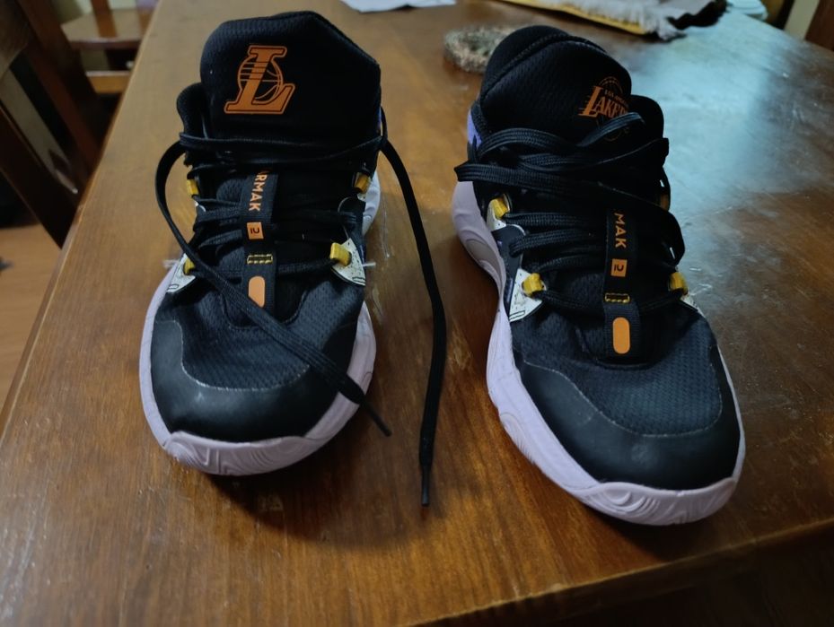 Sapatilhas de basquetebol da Decathlon lakers black