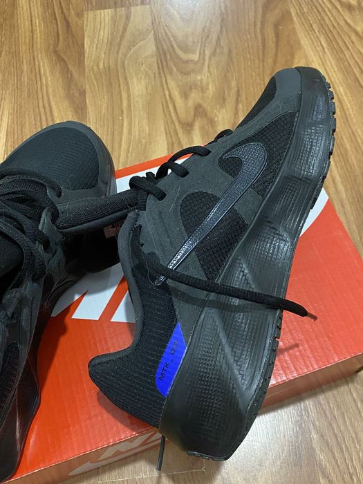 Продам оригинальные кросовки NIKE