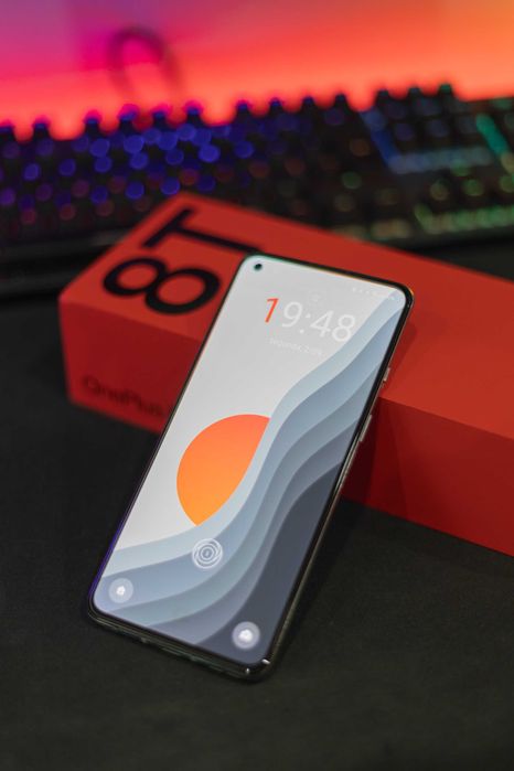 Telemóvel OnePlus 8T + oferta 5 Capas e Película Nova